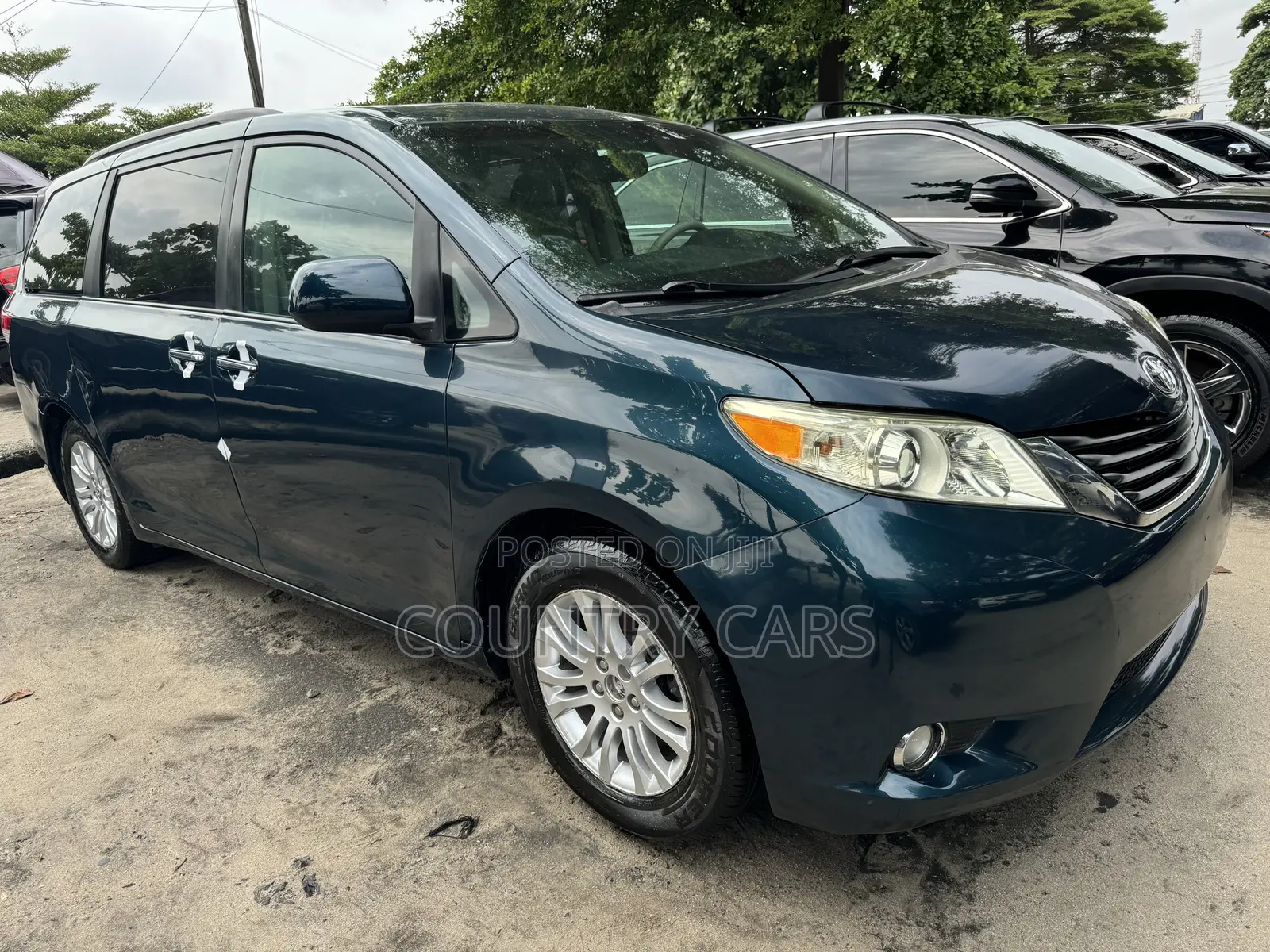 Toyota Sienna XLE AWD 7-Passenger 2013 Green