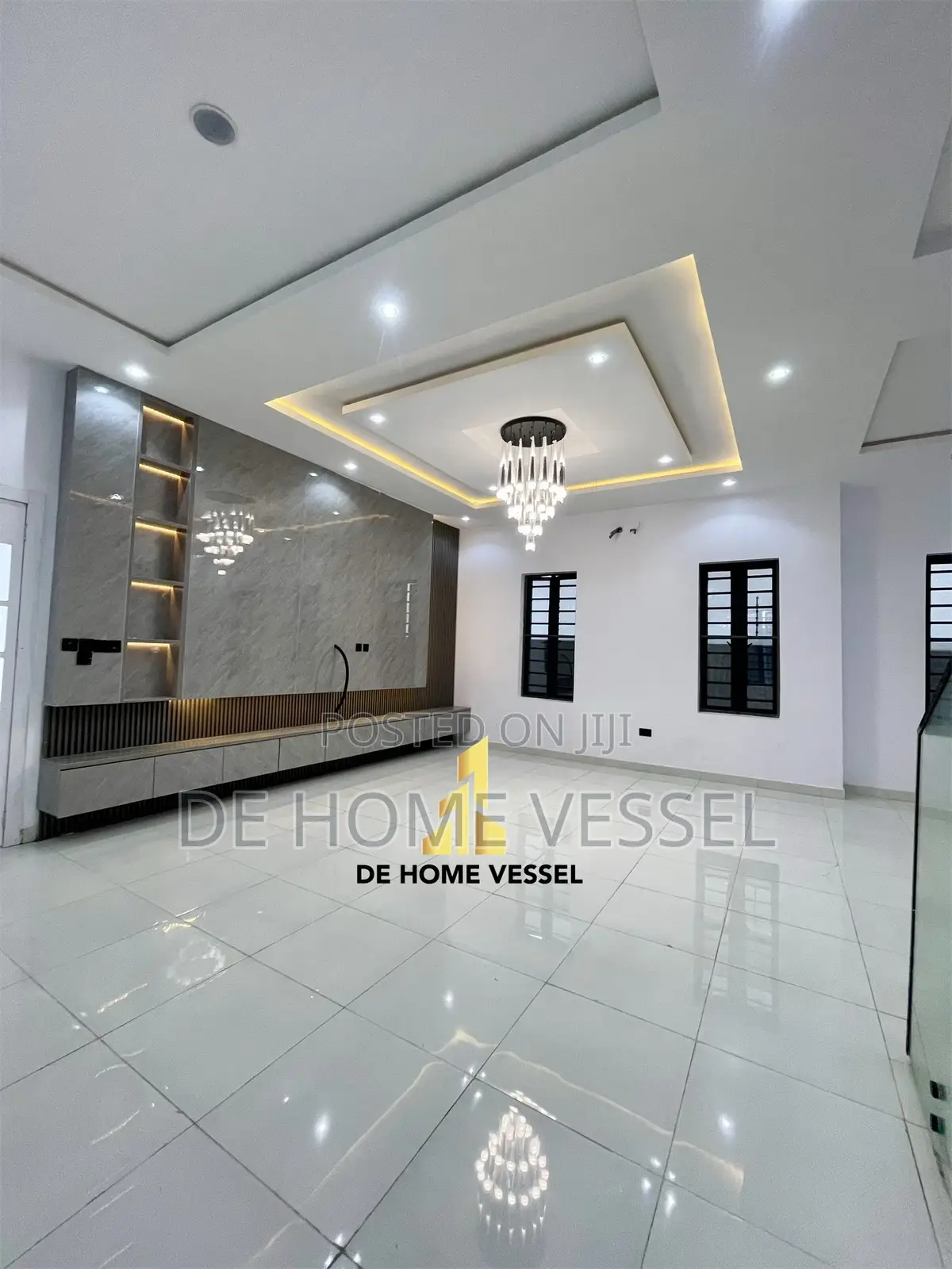 5bdrm Duplex in Chevron for sale
