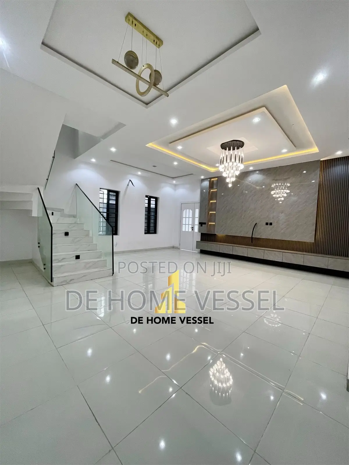 5bdrm Duplex in Chevron for sale