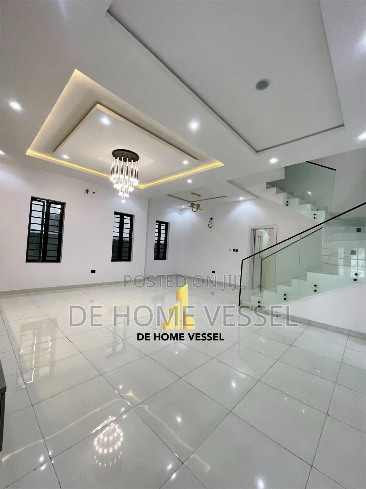 5bdrm Duplex in Chevron for sale