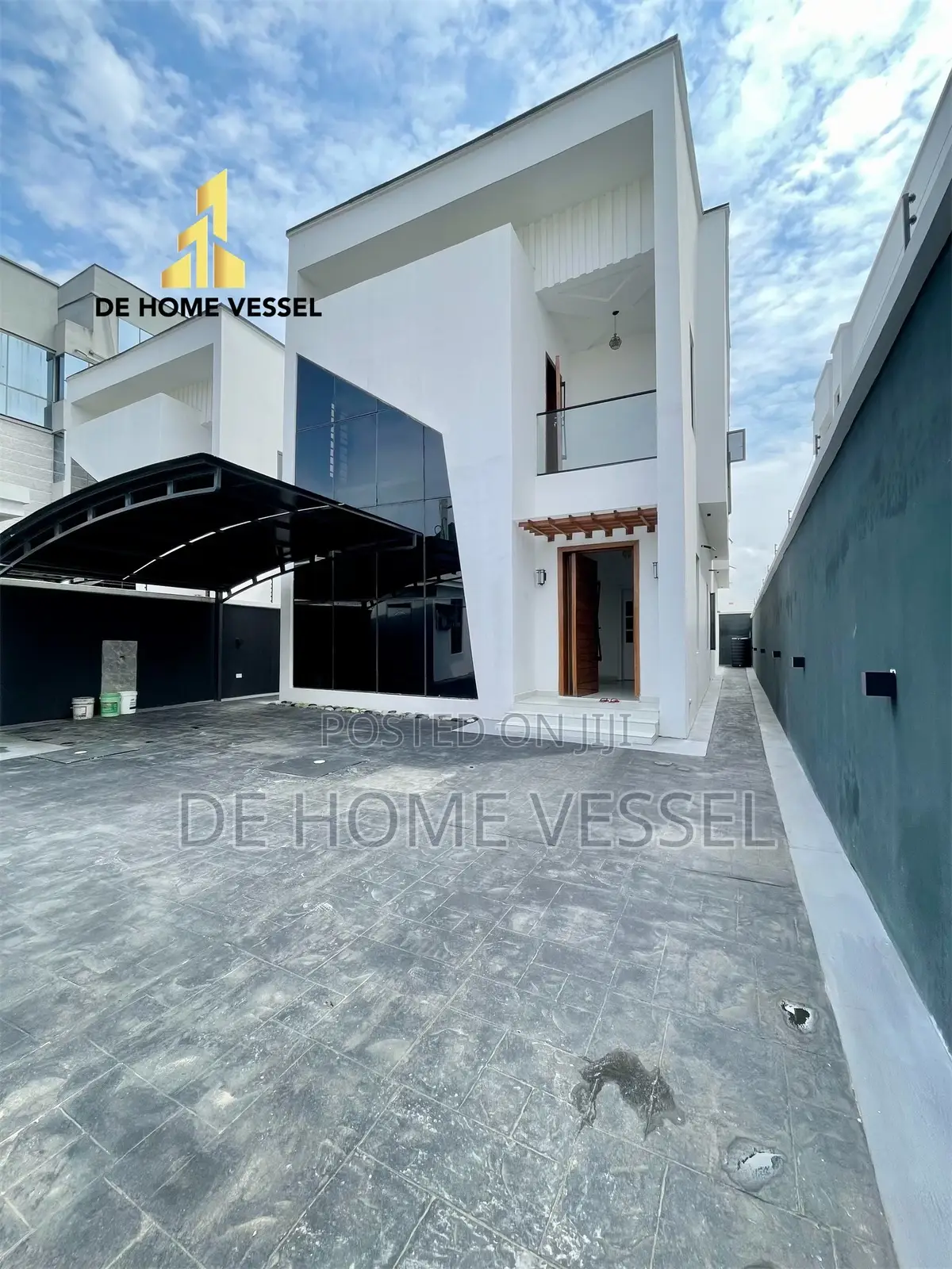 5bdrm Duplex in Chevron for sale