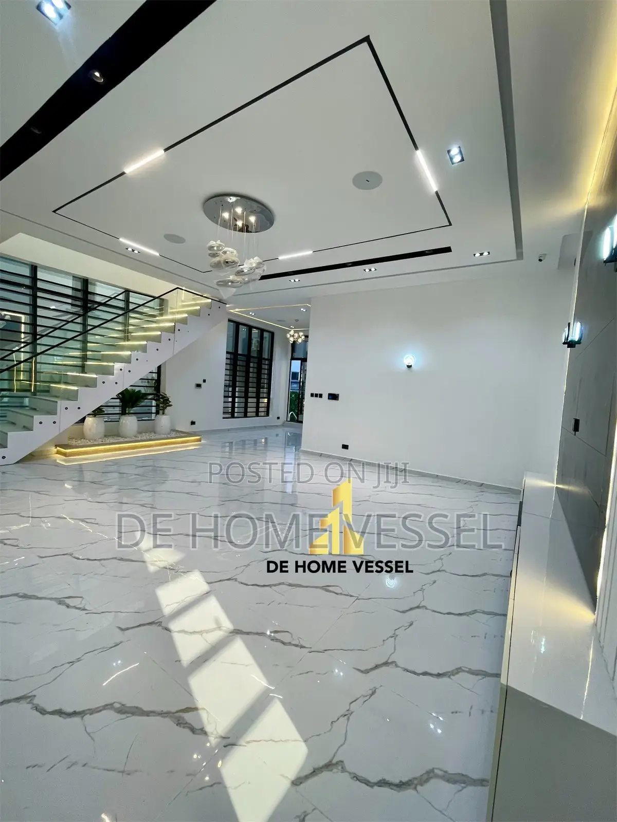5bdrm Duplex in Chevron for sale