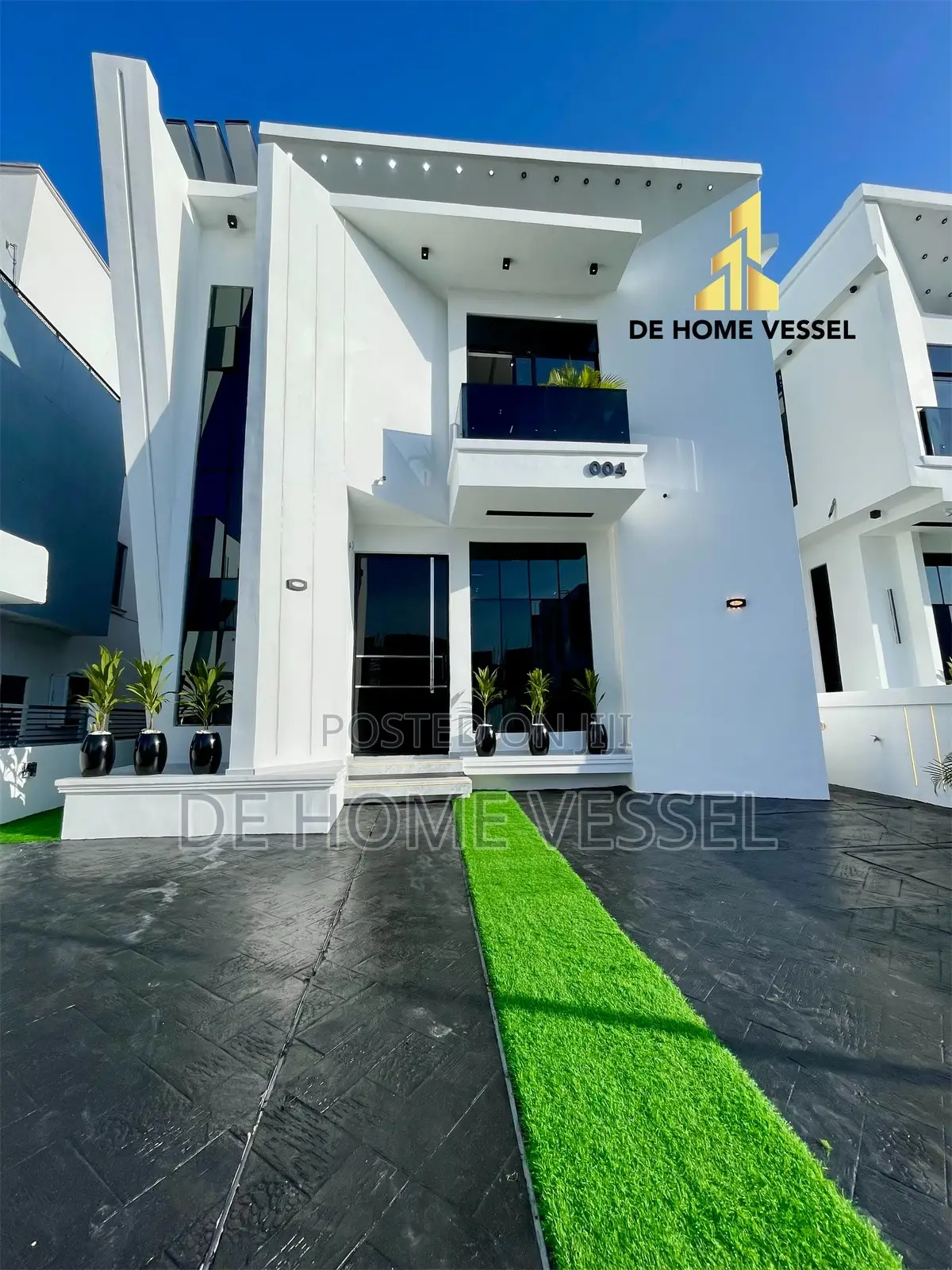 5bdrm Duplex in Chevron for sale