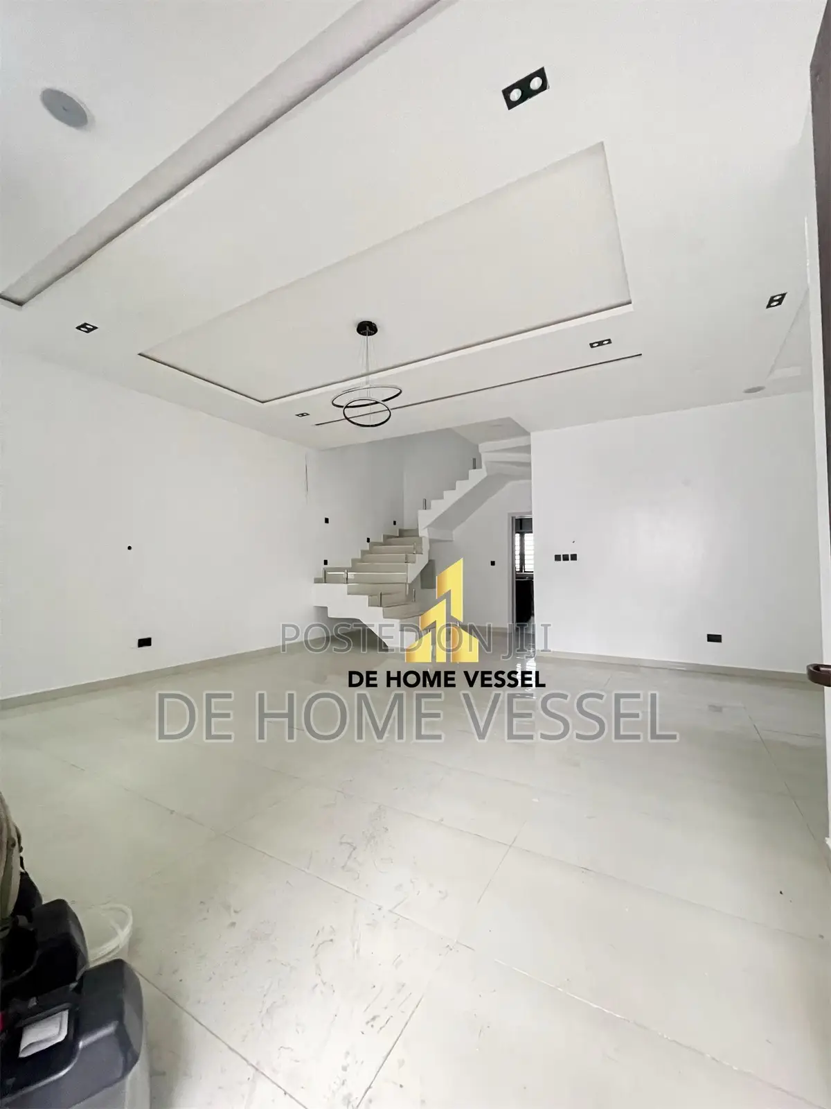 4bdrm Duplex in Chevron for sale