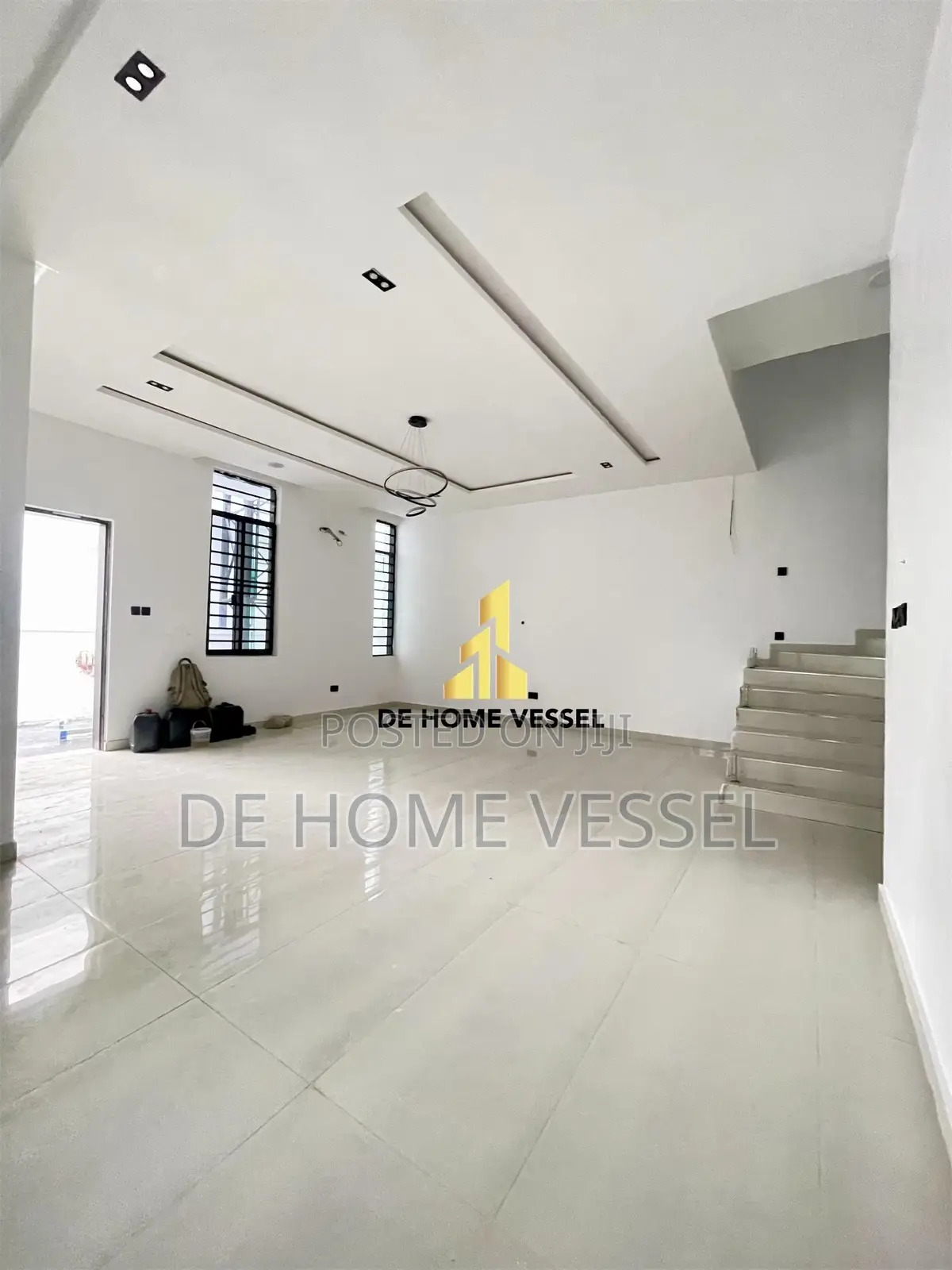 4bdrm Duplex in Chevron for sale
