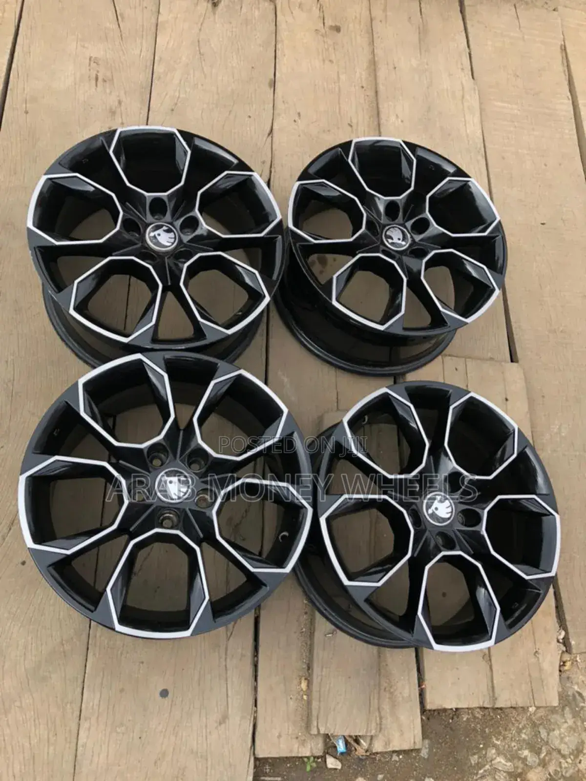 Good Quality Black Silver Universal 17 in Wheels