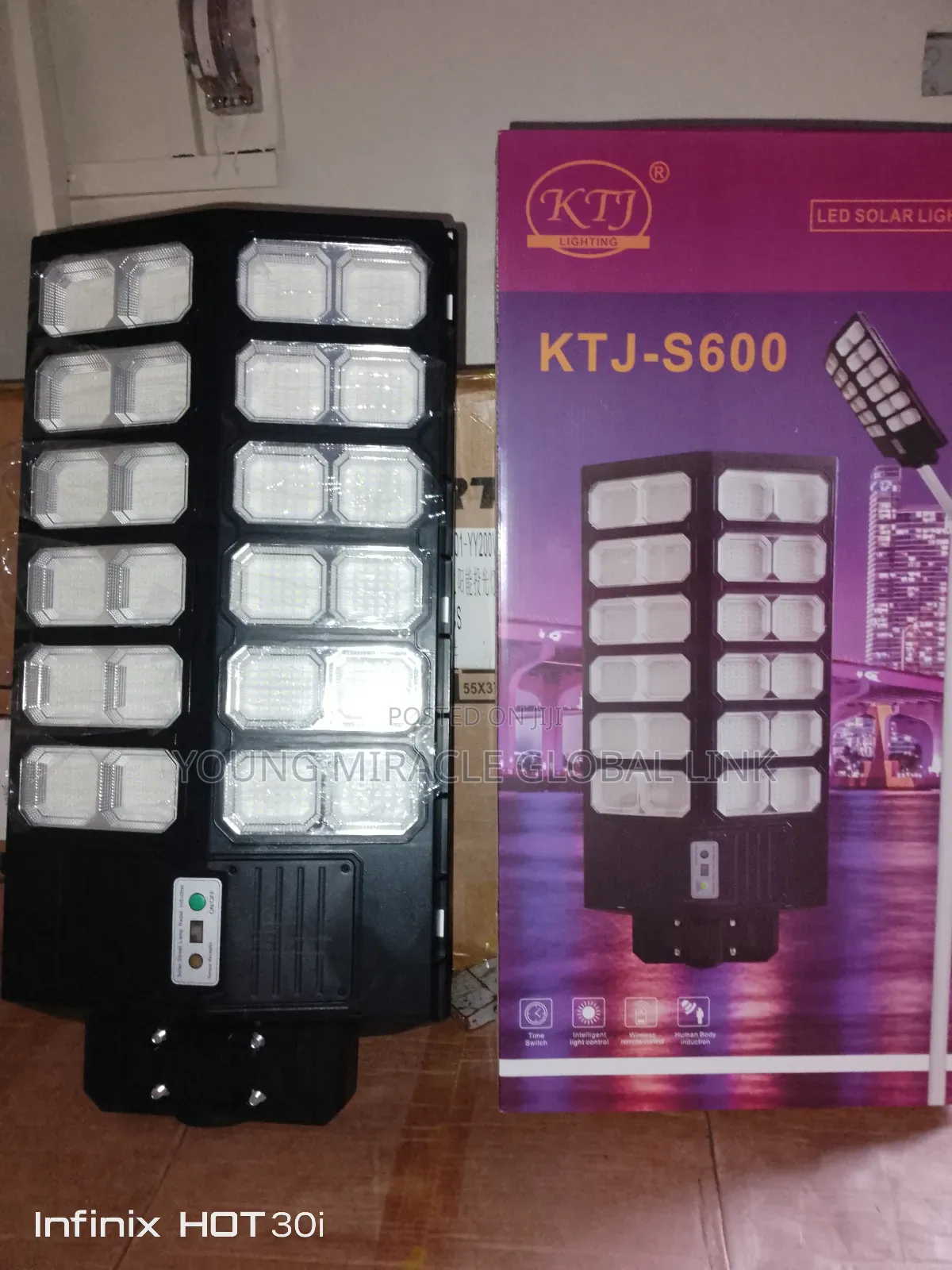 24eyes /600w Solar Street Light Available
