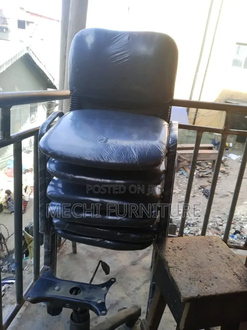 Visitors Chair With Metal Legs