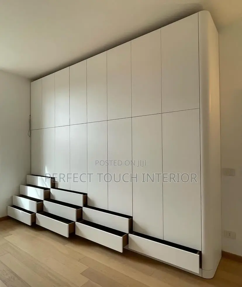 Inbuilt Wardrobe