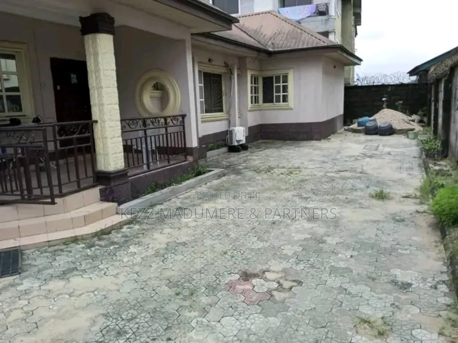5bdrm Bungalow in Elelenwo , Port for sale