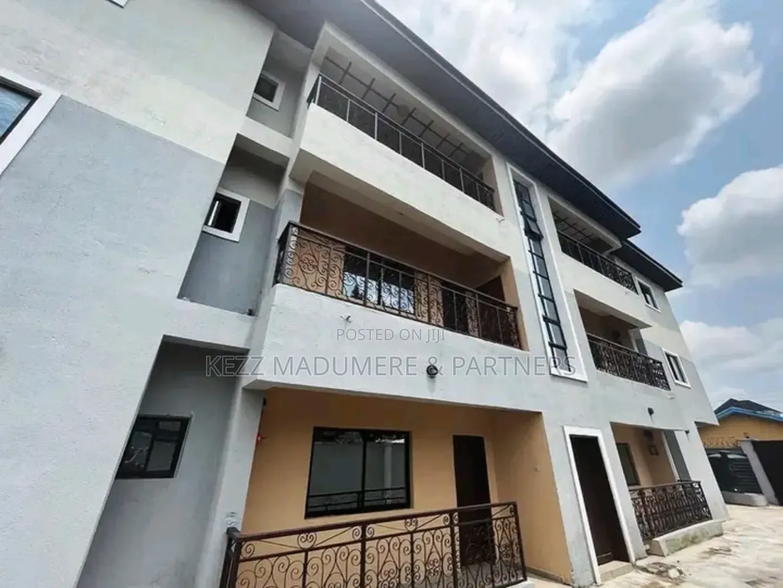 6bdrm Block of Flats in Within Wimpy, Port-Harcourt for sale