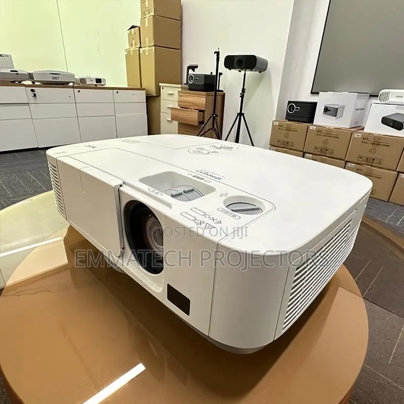 4000 Lumens Daylight Nec Projector