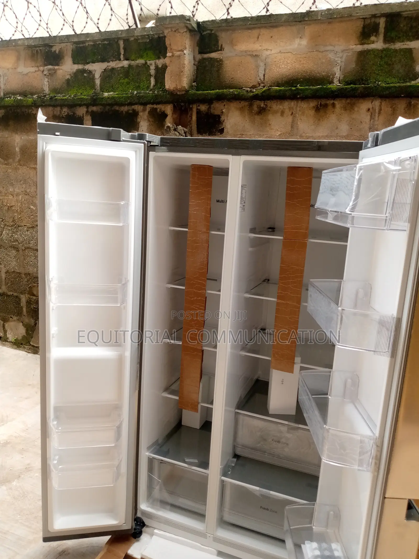 Best Quality Side-by Side LG 688L Refrigerator 
