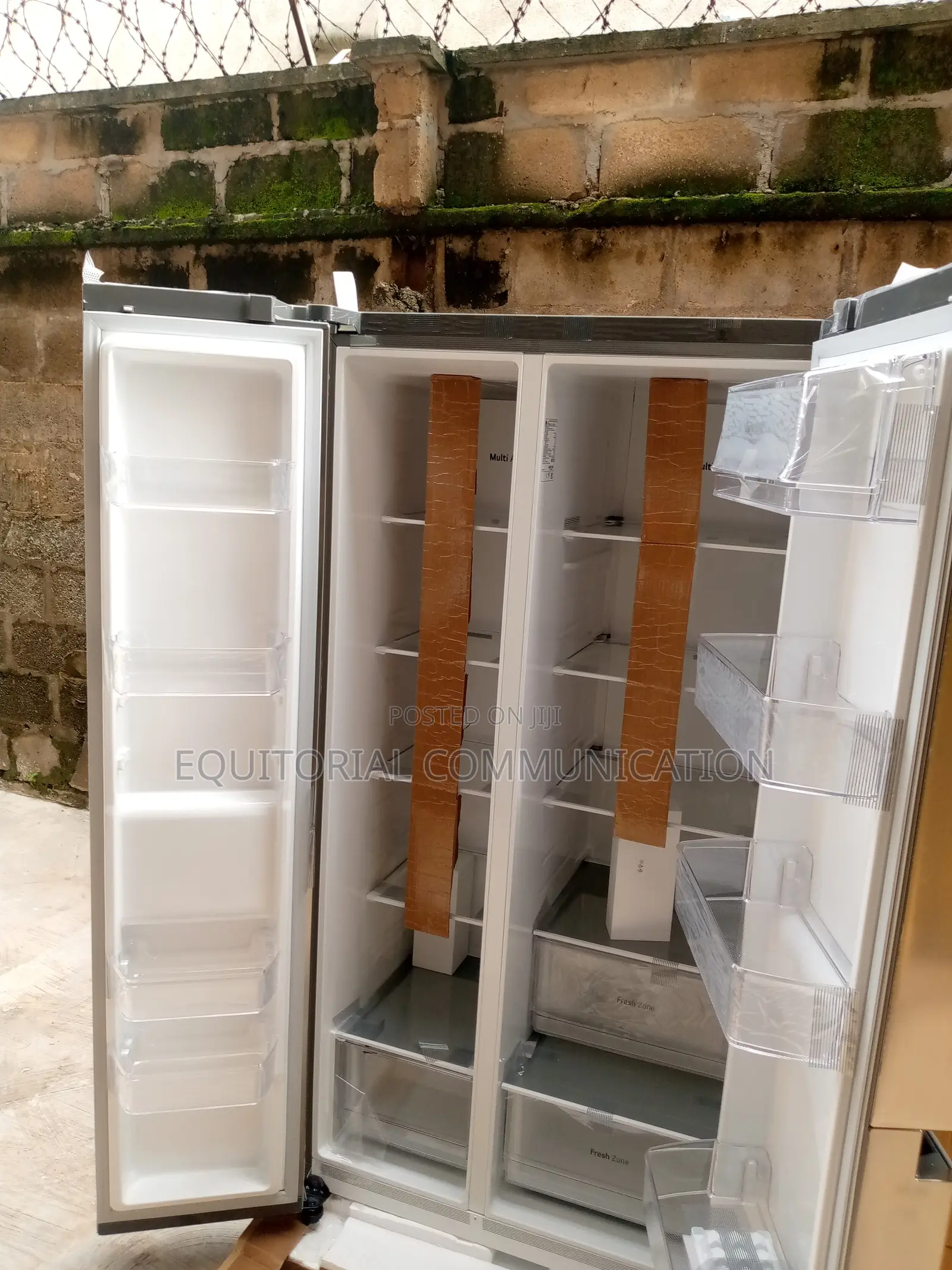 Best Quality Side-by Side LG 688L Refrigerator 
