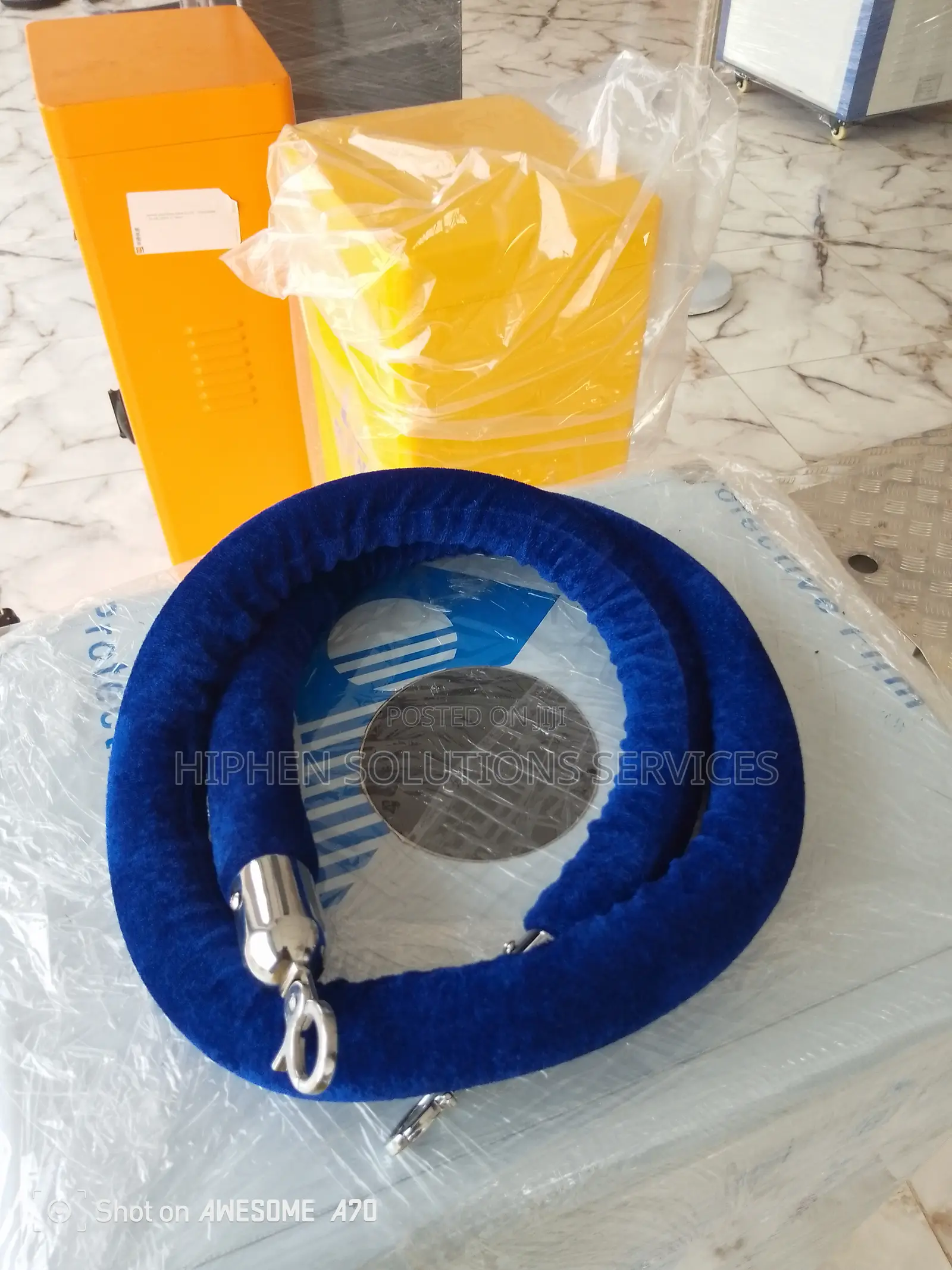 High-density Foam Core Velvet Rope Barrier With Silver Hooks