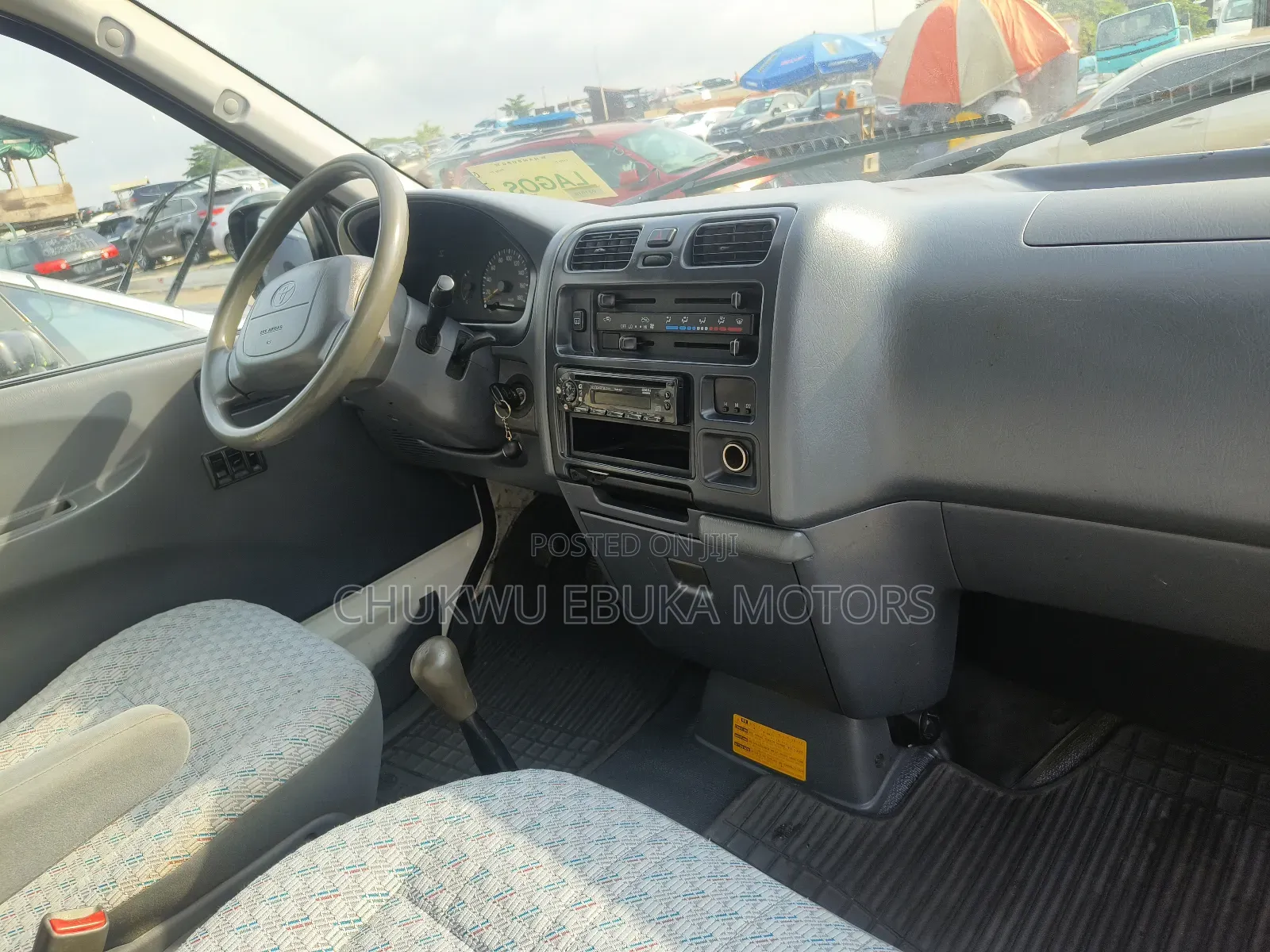 Toyota HiAce 2002 White
