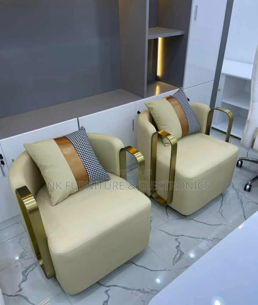 A Set of Luxury Single Sofa Chair