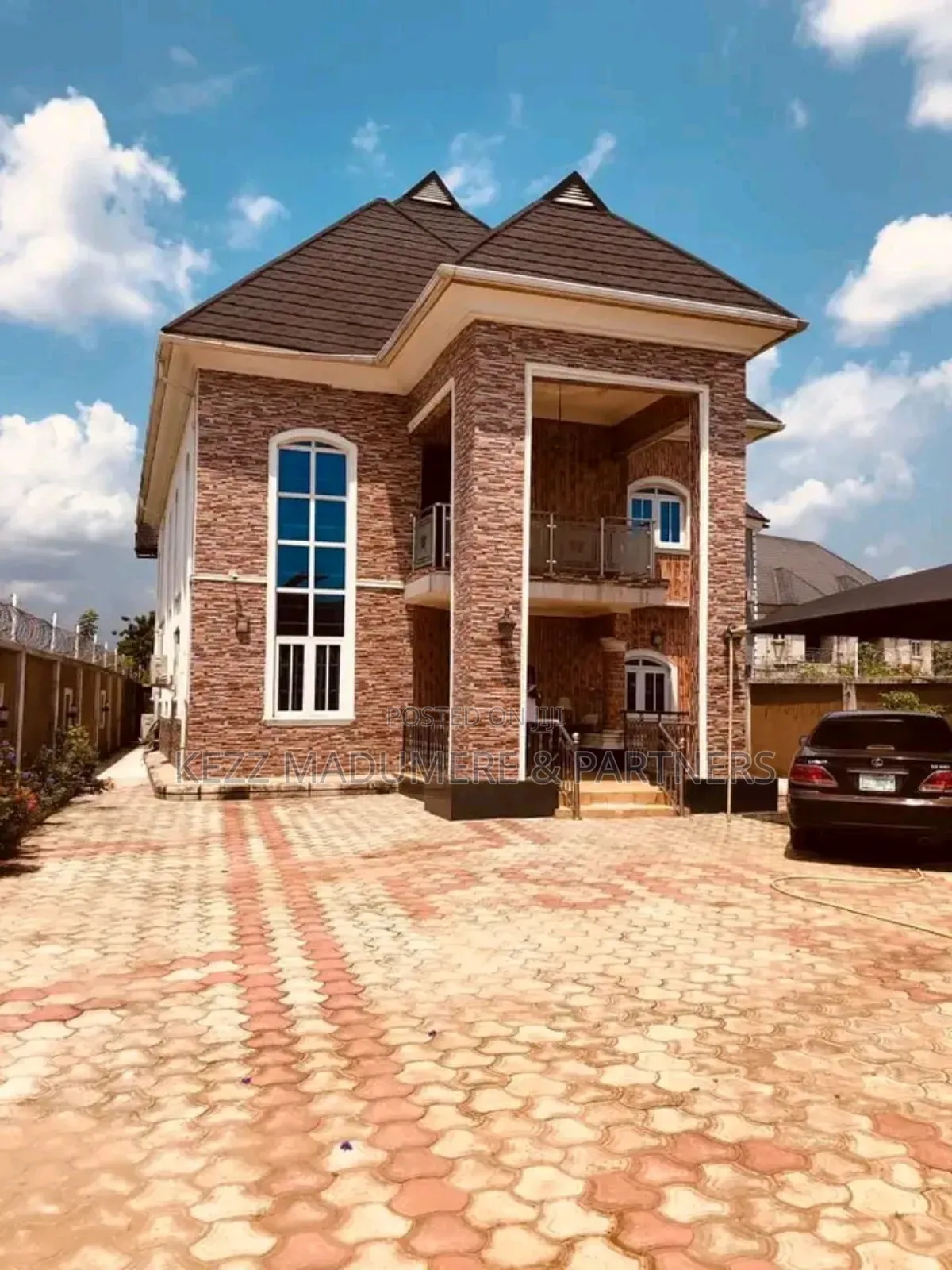 4bdrm Duplex in Umuosu Naze , Owerri for sale