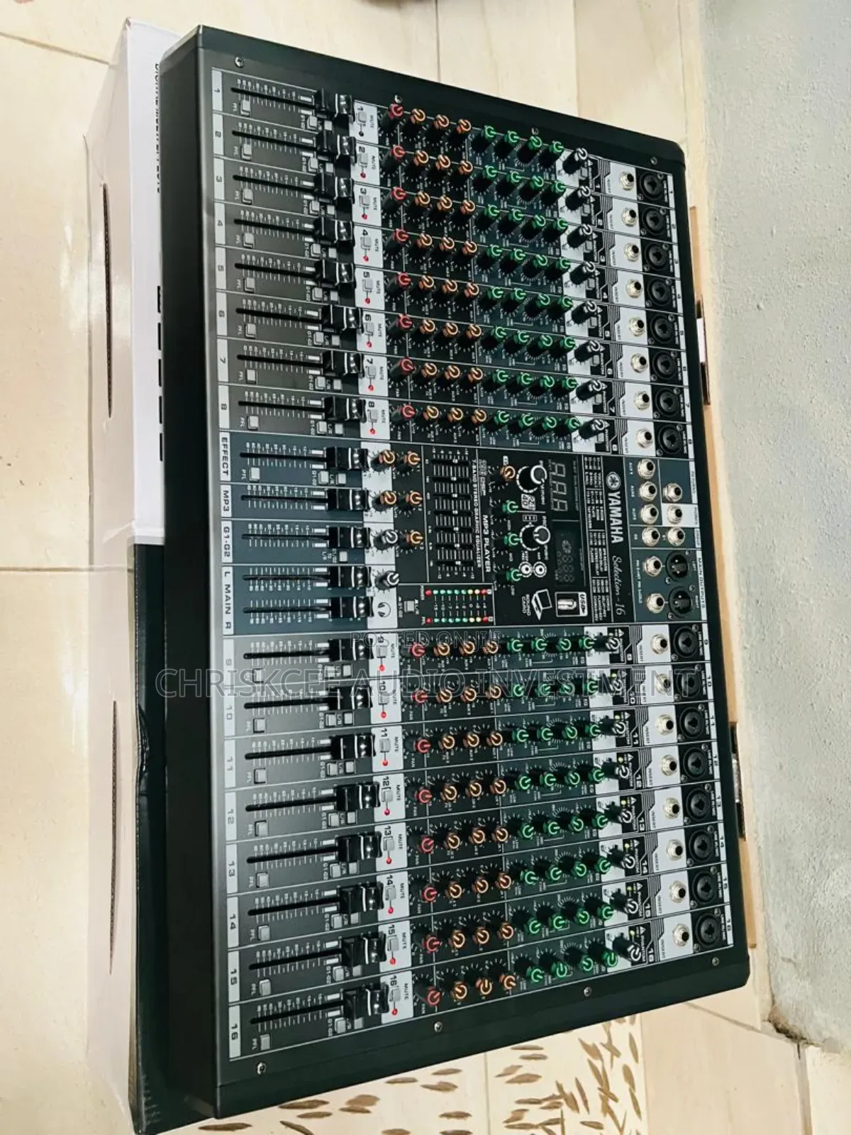 Yamaha Professional 16 Channel Mixer