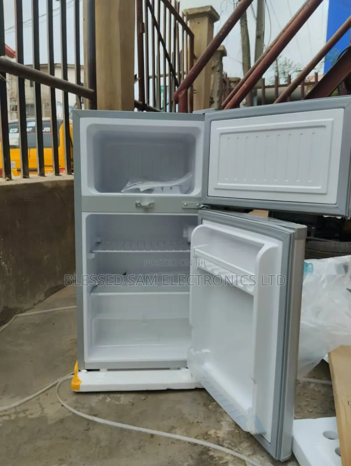 Original >Lg Double Door 110l Fridge Fast Ice Maker > 2 Yrs