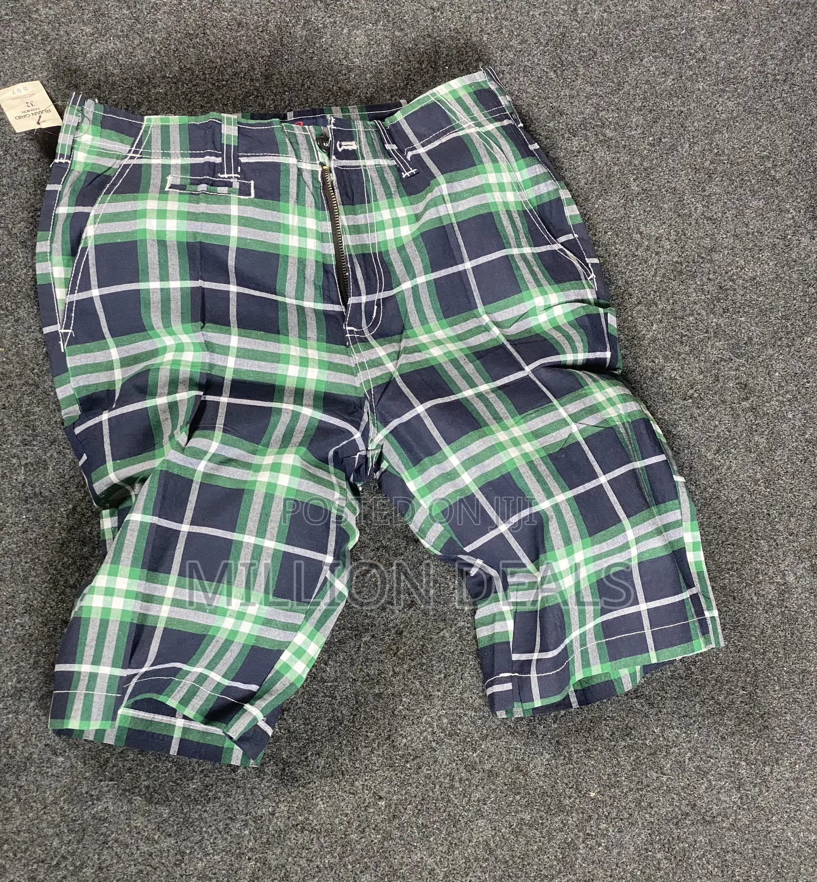 Checkered Simple Men’S Shorts “32”