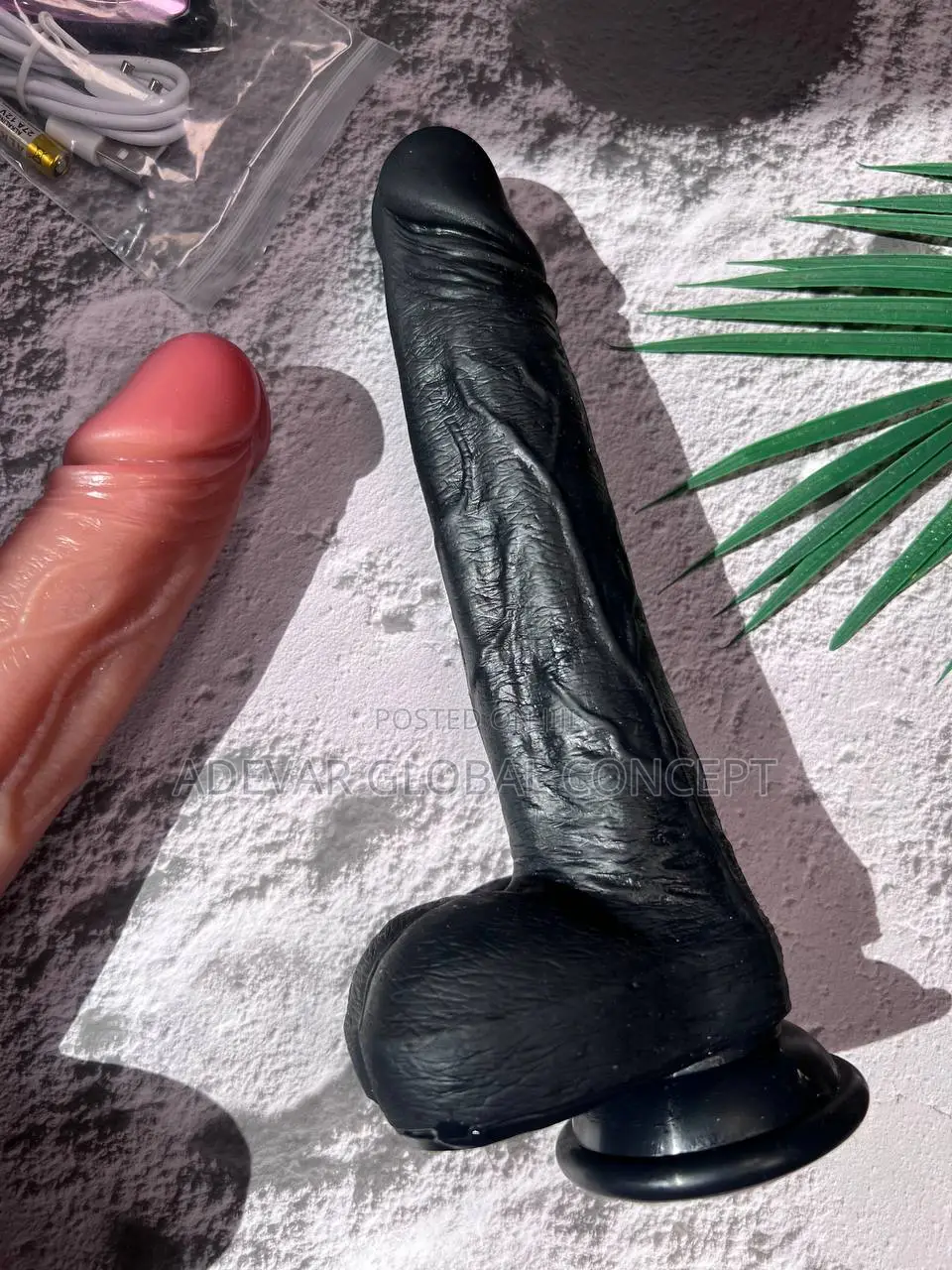 Skin and Black Near Fox Dildo Vibrator Plus Remote
