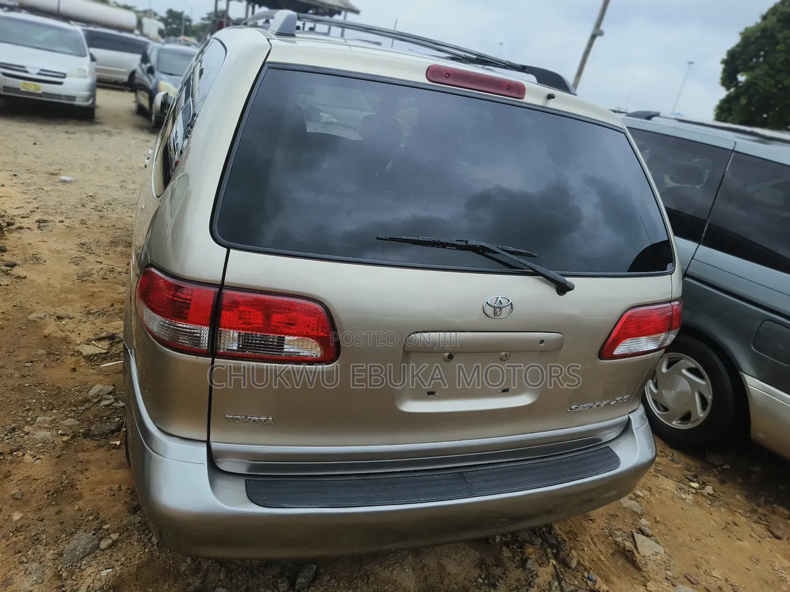 Toyota Sienna XLE 2002 Gold