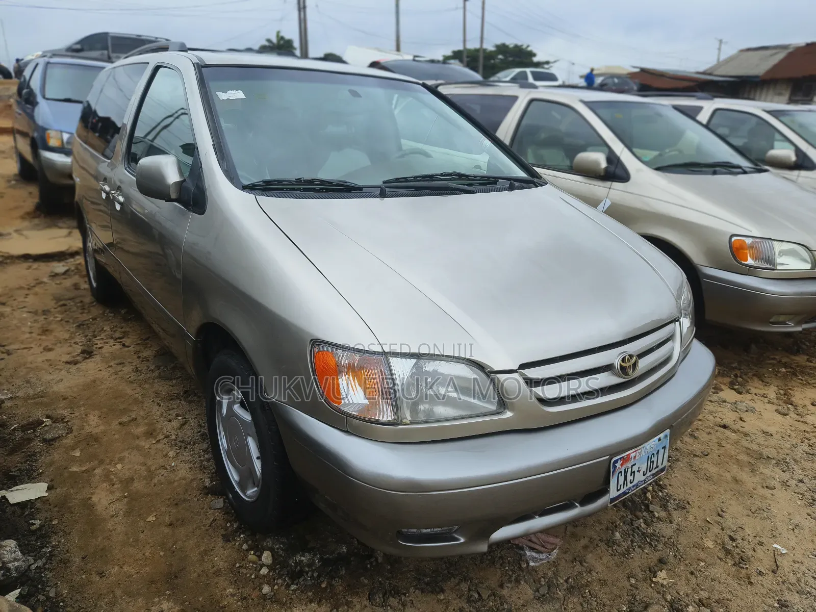 Toyota Sienna XLE 2002 Gold