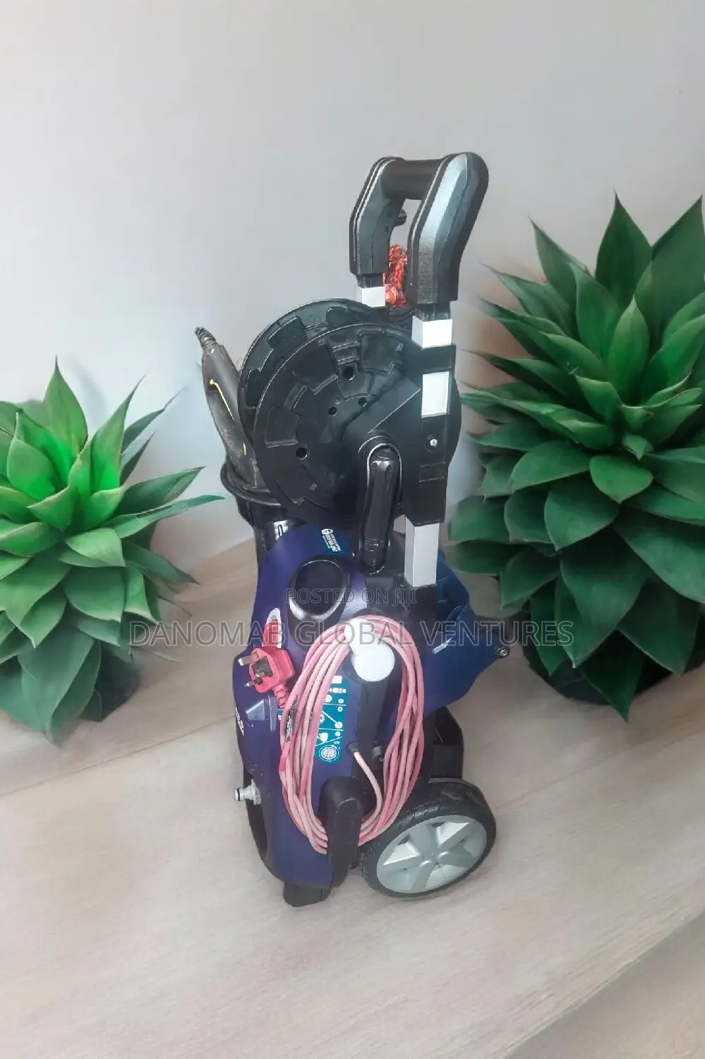 Spear and Jackson Highpressure Washer With Inbuilt Soap Tank