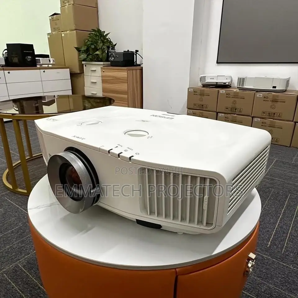 Large Venue 5000 Lumens Epson Daylight Projector Home Cinema