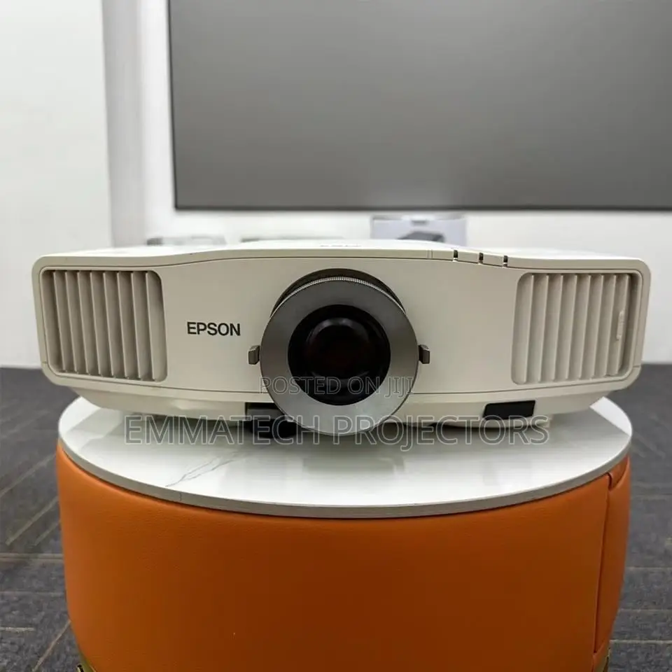 Large Venue 5000 Lumens Epson Daylight Projector Home Cinema