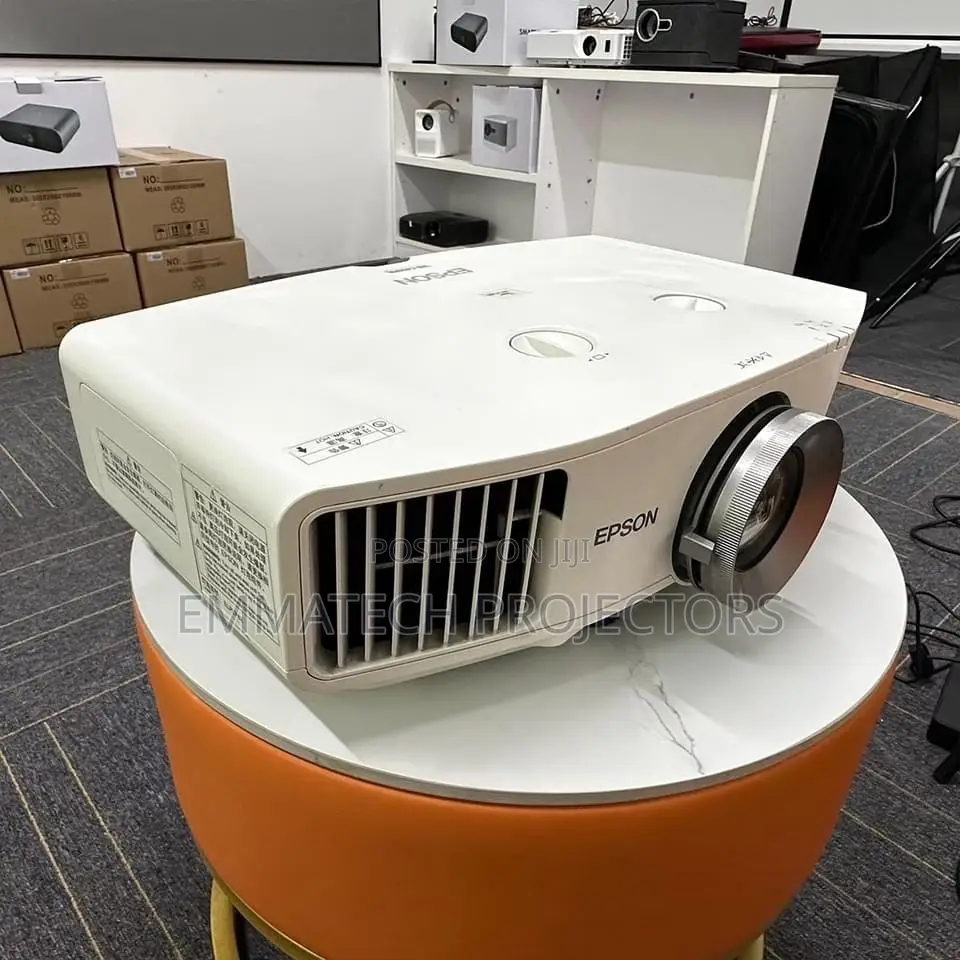 Large Venue 5000 Lumens Epson Daylight Projector Home Cinema