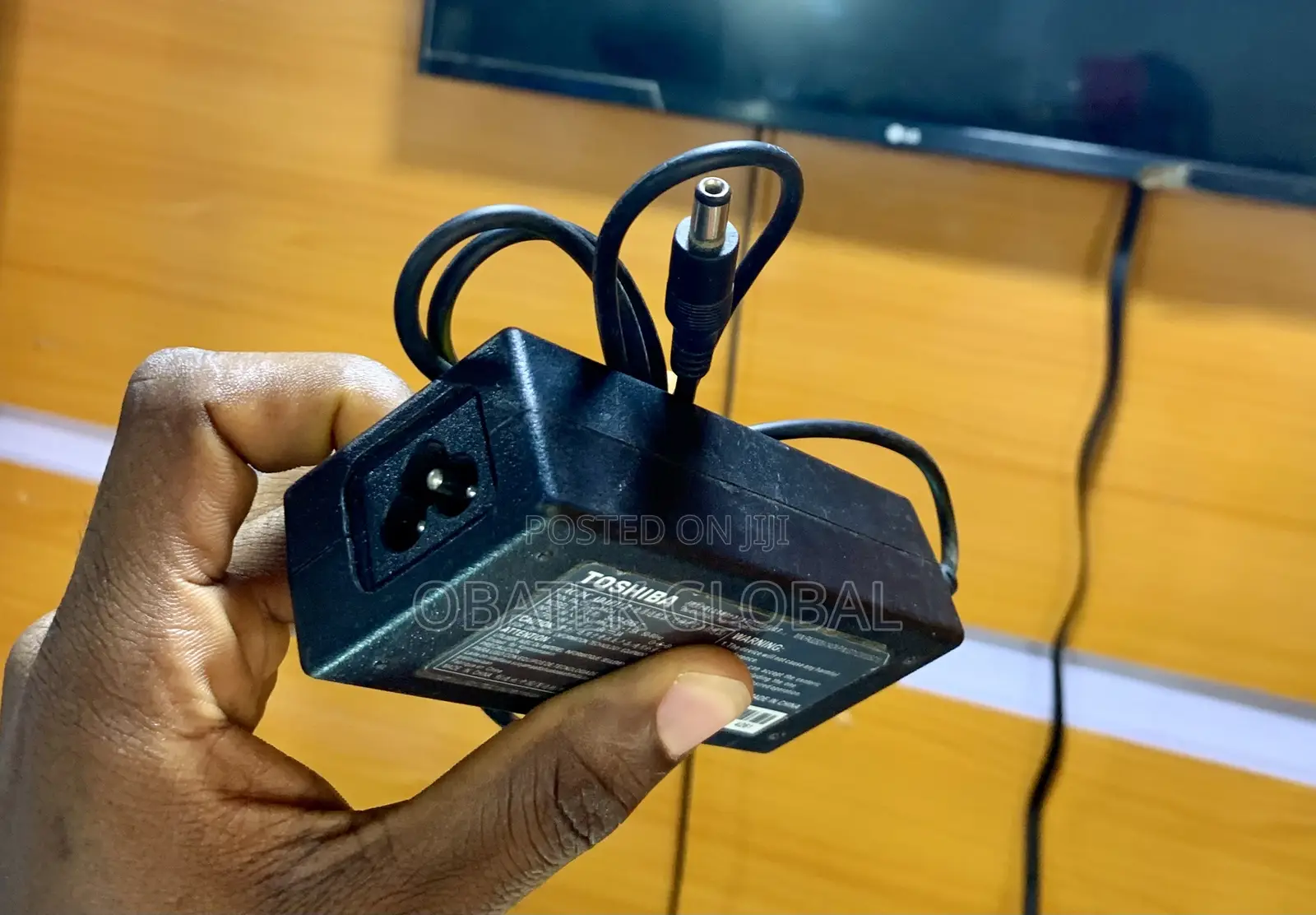 Toshiba 15V Laptop Adapter