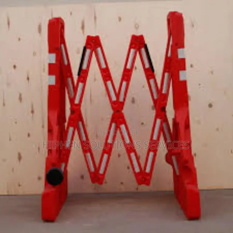 Retractable Plastic Barricade 2.5m