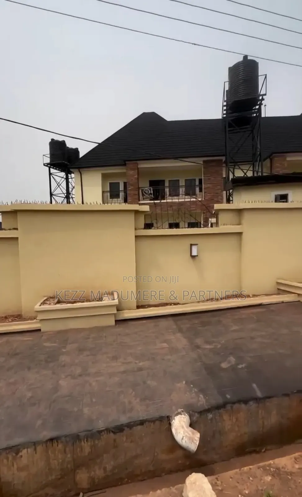 6bdrm Duplex in Thinker'S Corner , for sale