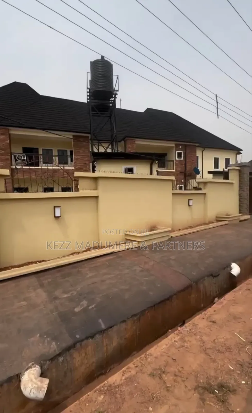 6bdrm Duplex in Thinker'S Corner , for sale
