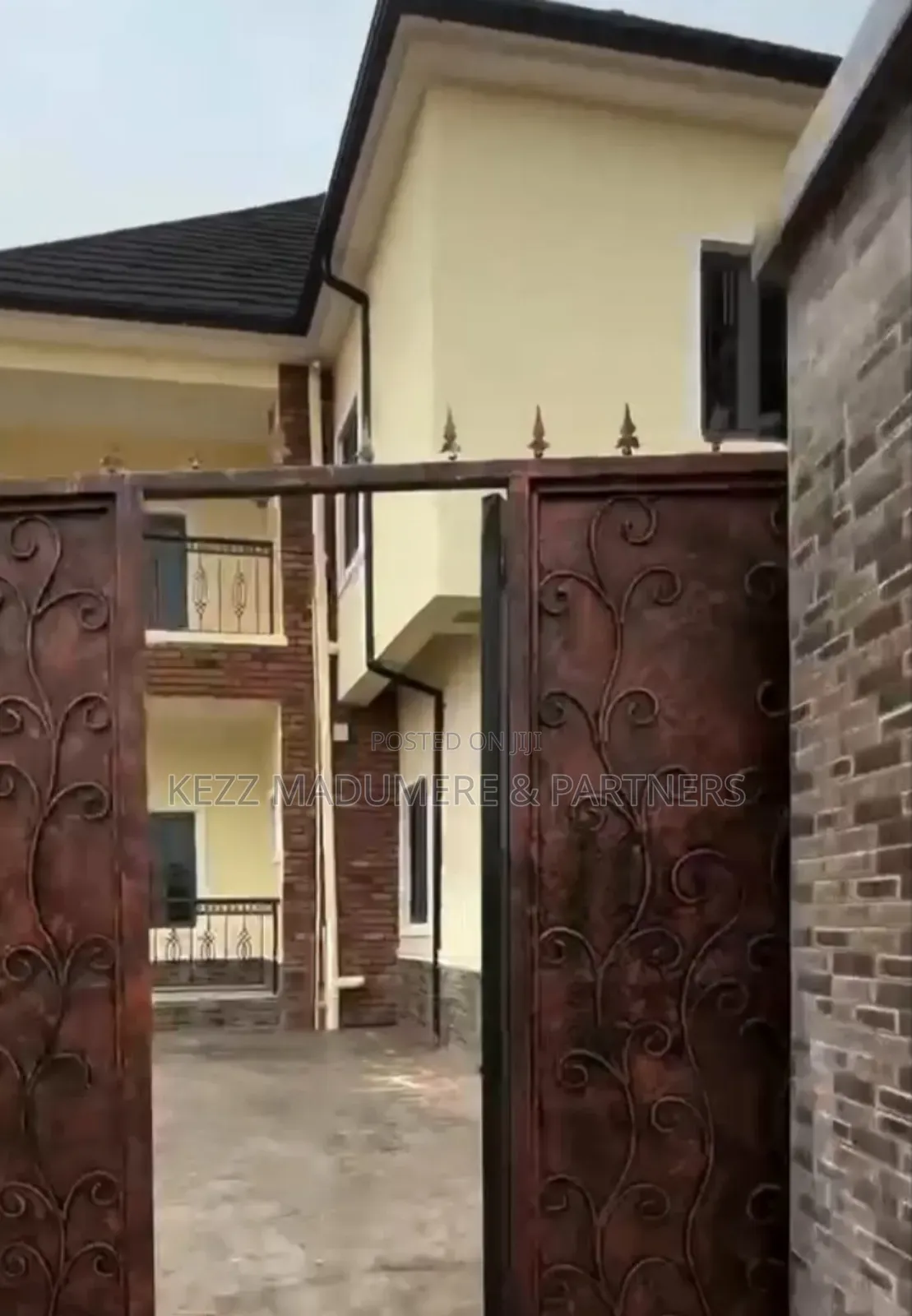 6bdrm Duplex in Thinker'S Corner , for sale