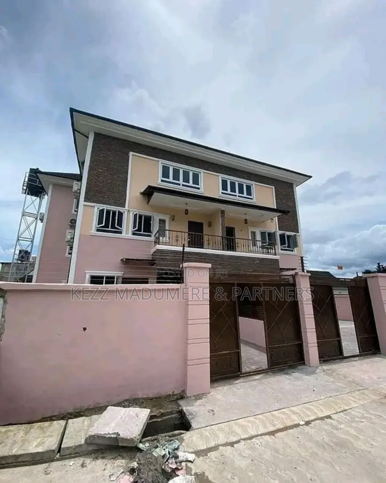 4bdrm Duplex in New Gra , Port for sale