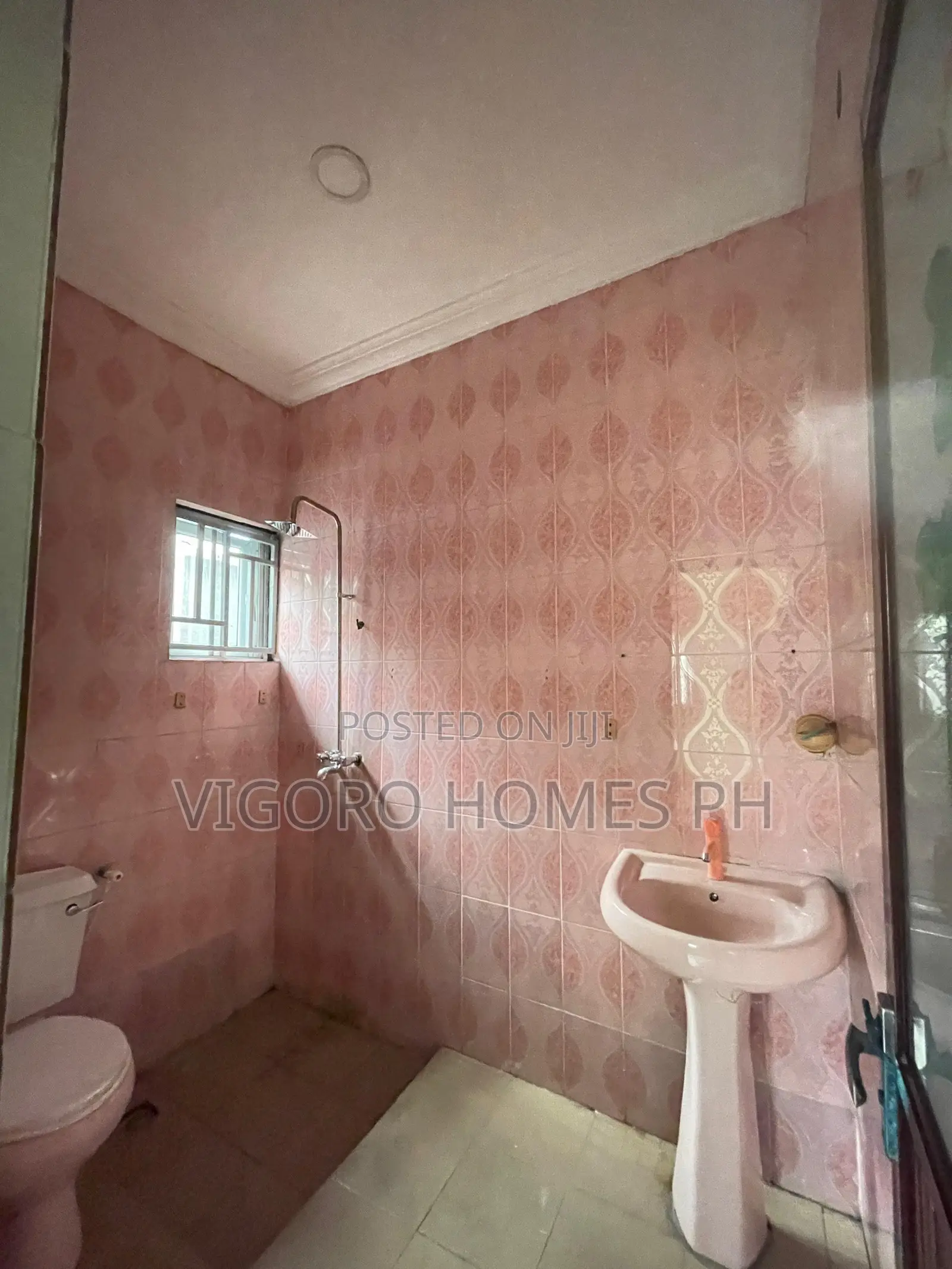 4bdrm Bungalow in Akwaka, Port-Harcourt for sale