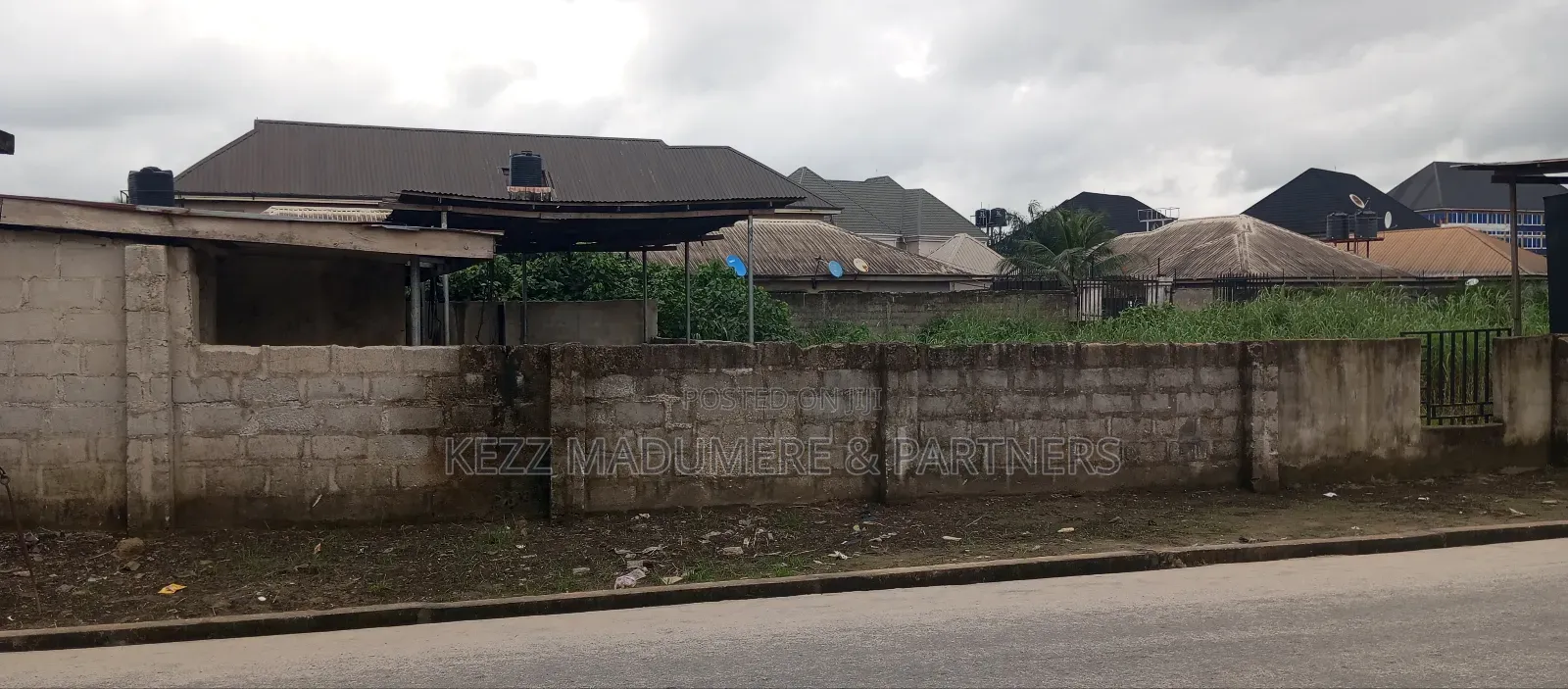 For Sale : Cornerpiece 2 Plots Off Sars Road