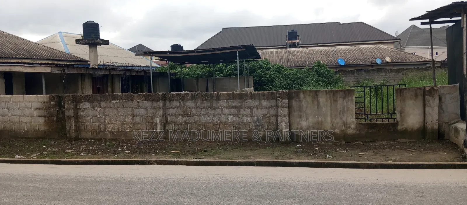 For Sale : Cornerpiece 2 Plots Off Sars Road