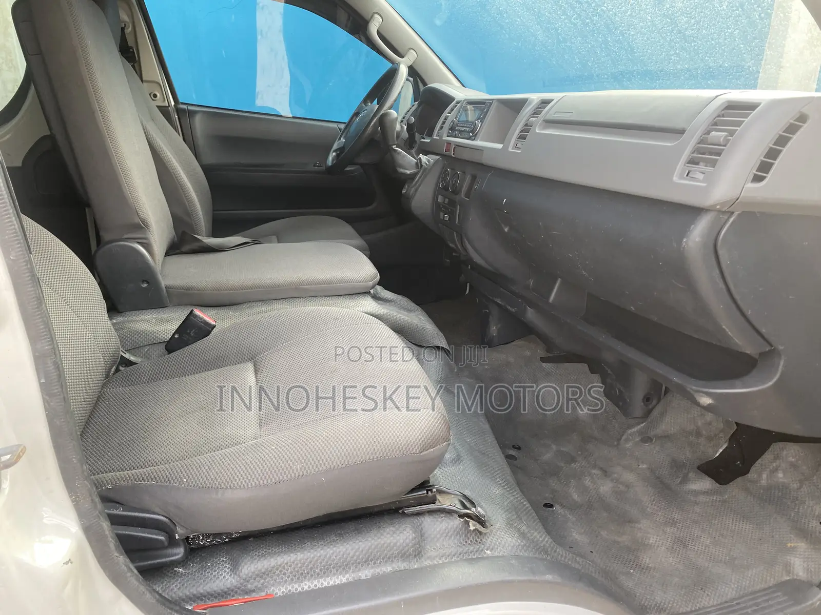 Toyota HiAce 2013 White