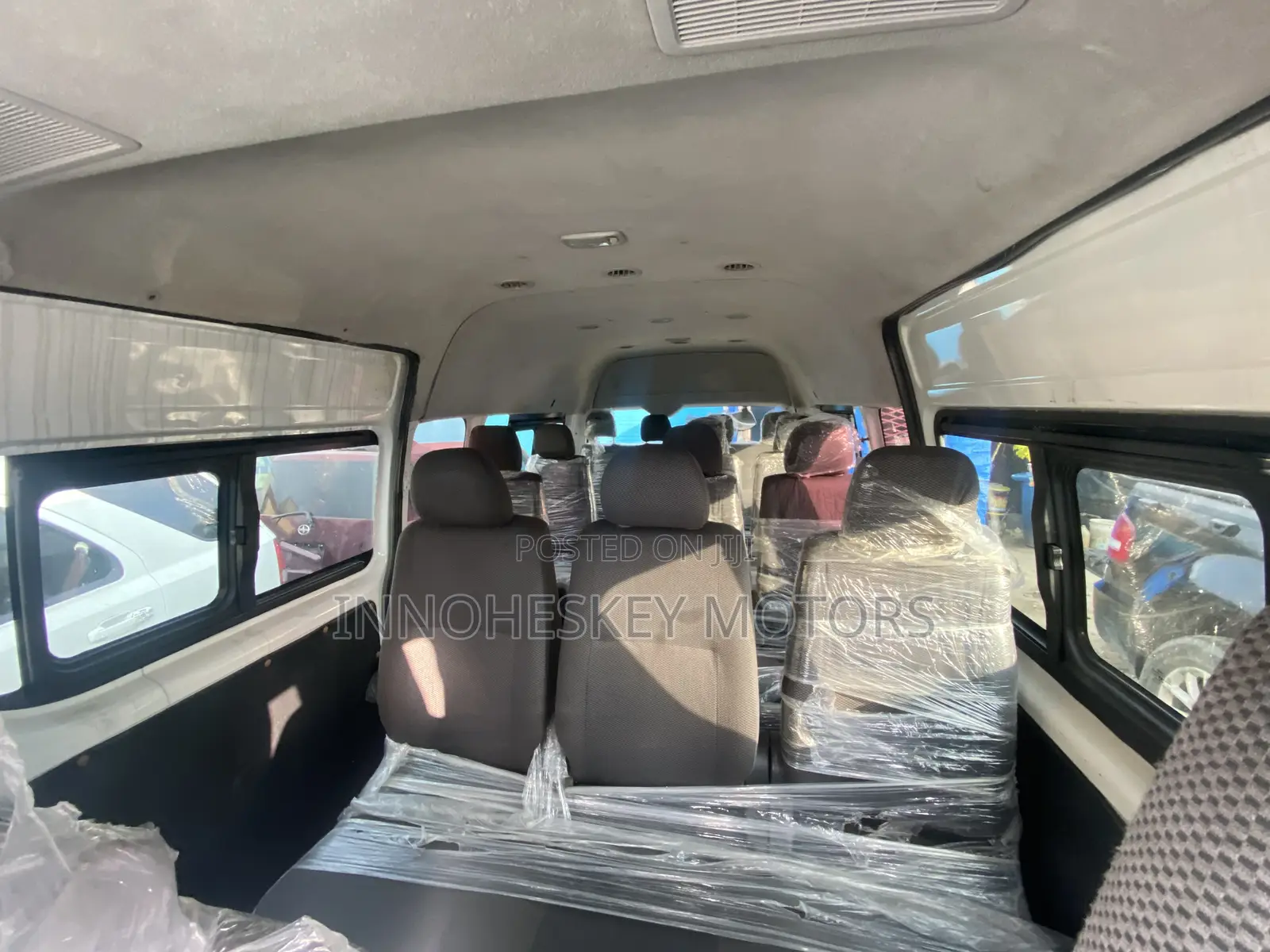 Toyota HiAce 2017 White