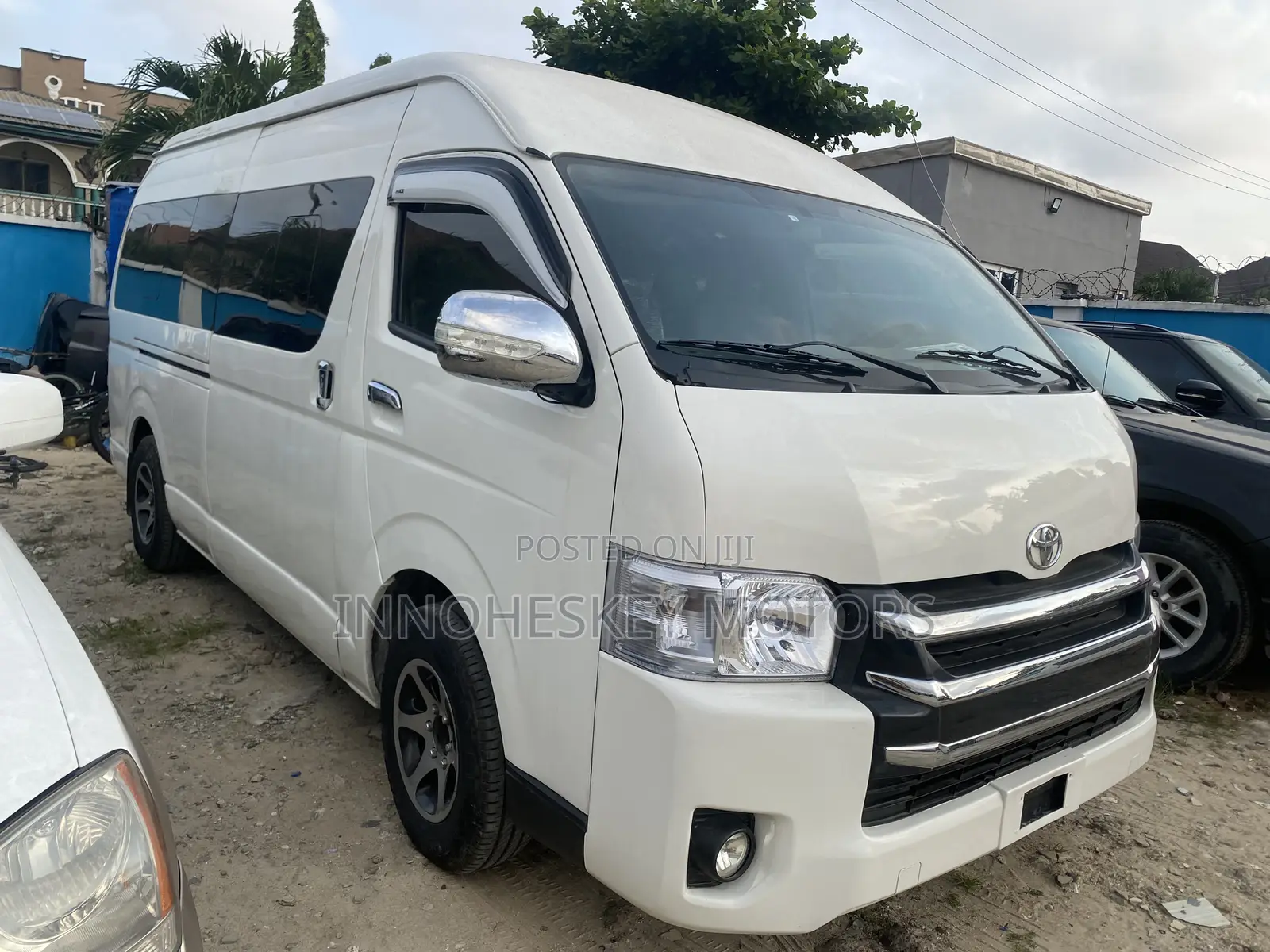 Toyota HiAce 2017 White