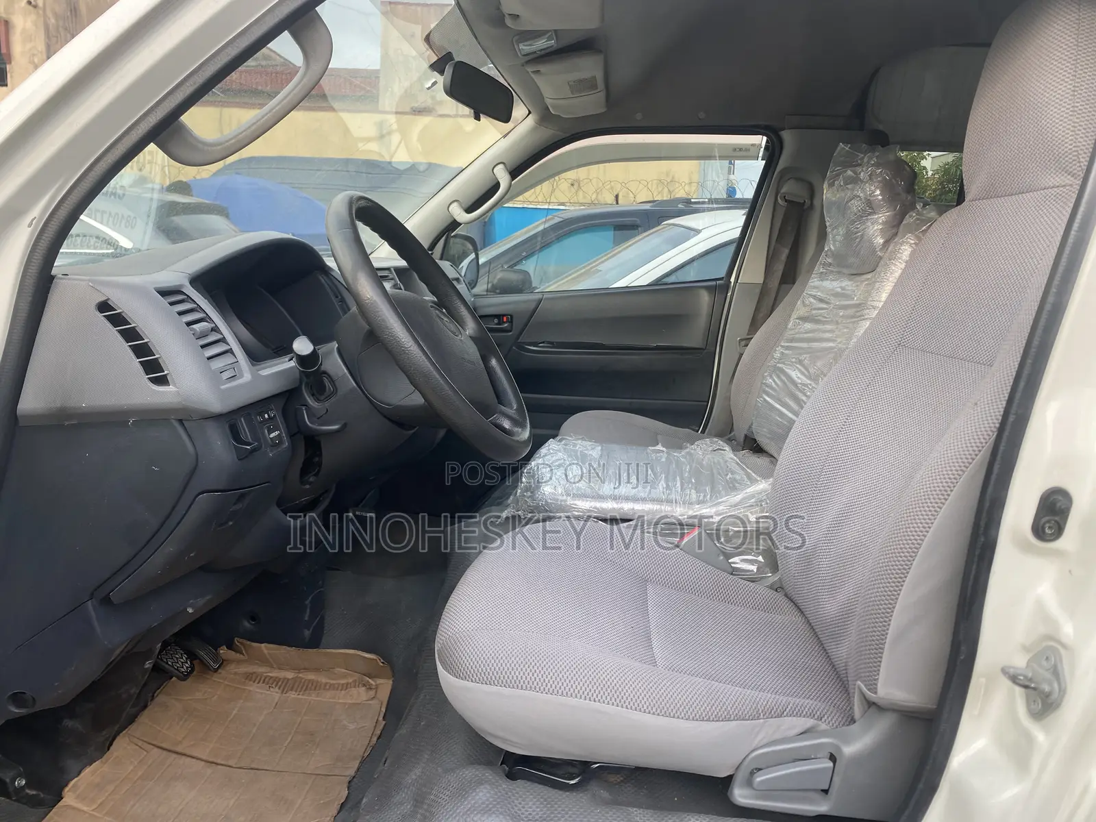 Toyota HiAce 2017 White