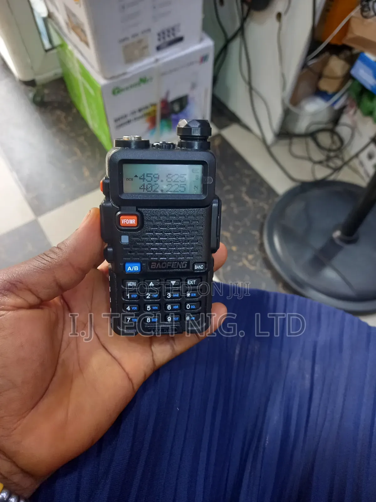 Uv-5r Baofeng Dual Band Walkie-Talkie.
