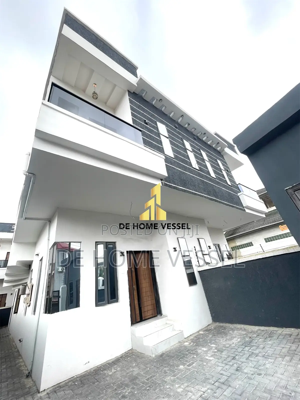 4bdrm Duplex in Lekki for sale