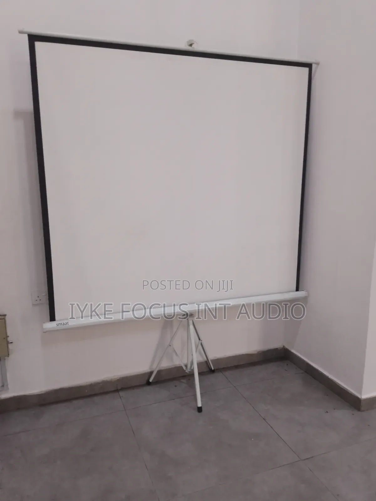 Smart Projection Screen 72*72 on Tripod Stand