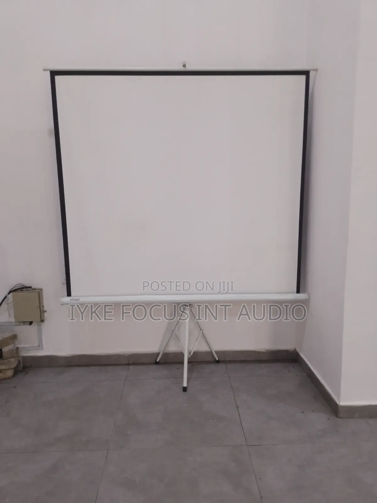Smart Projection Screen 72*72 on Tripod Stand