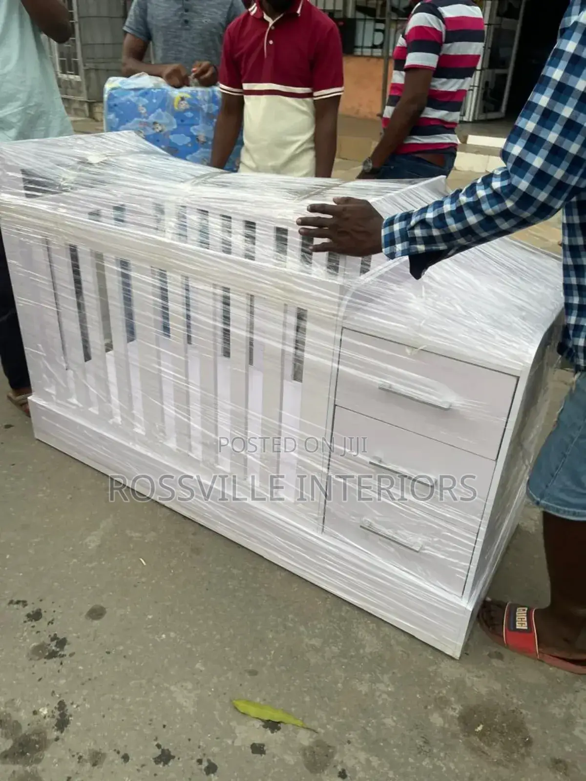 Baby Crib / Cots With Kiddies Mattress